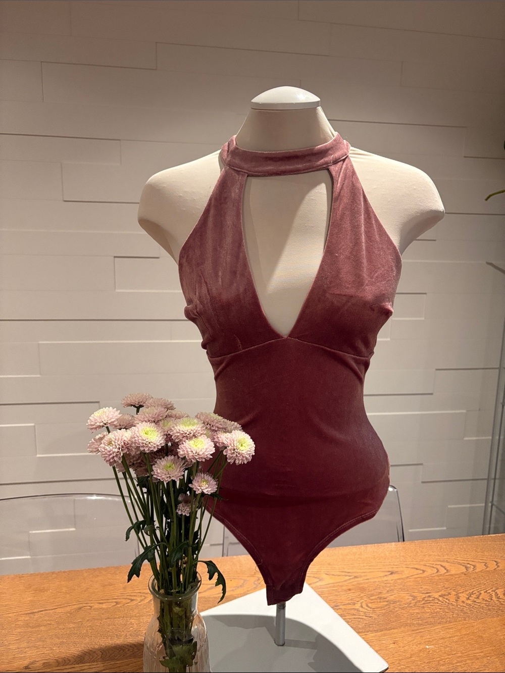 NWT Medium Sleeveless Halter Keyhole Velour Bodysuit in Dusty Rose